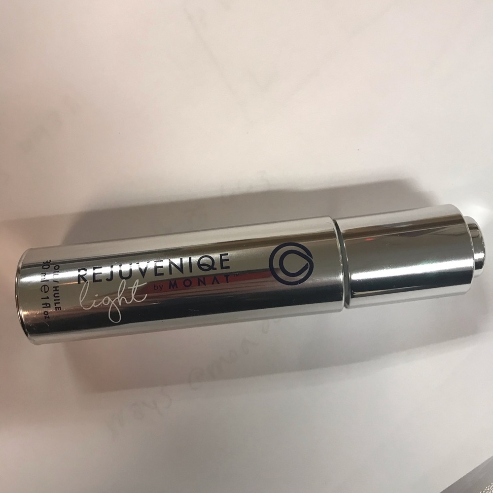 Monat rejuvenique oil